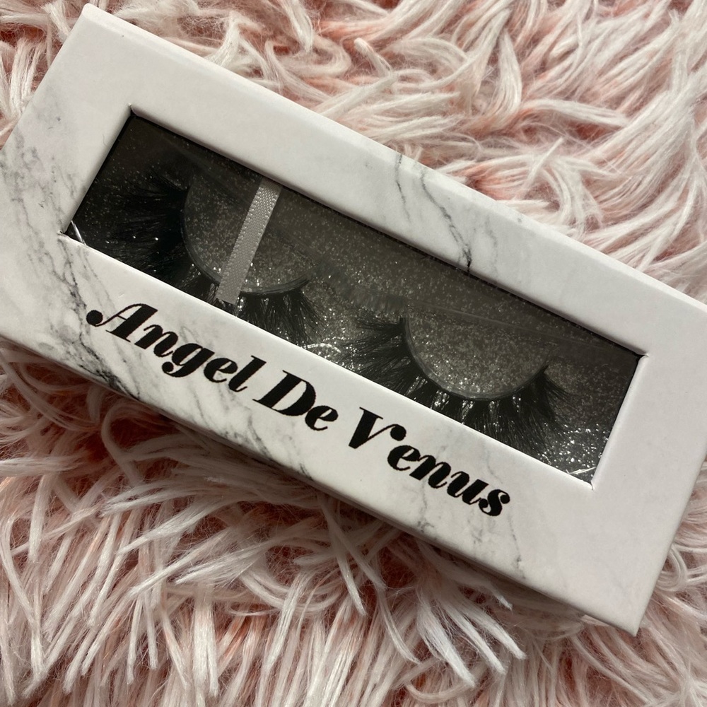 Lashes - Picture 3 of 4